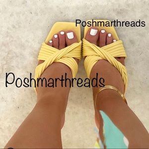 Zara bloggers fave yellow pleated square toe sandal